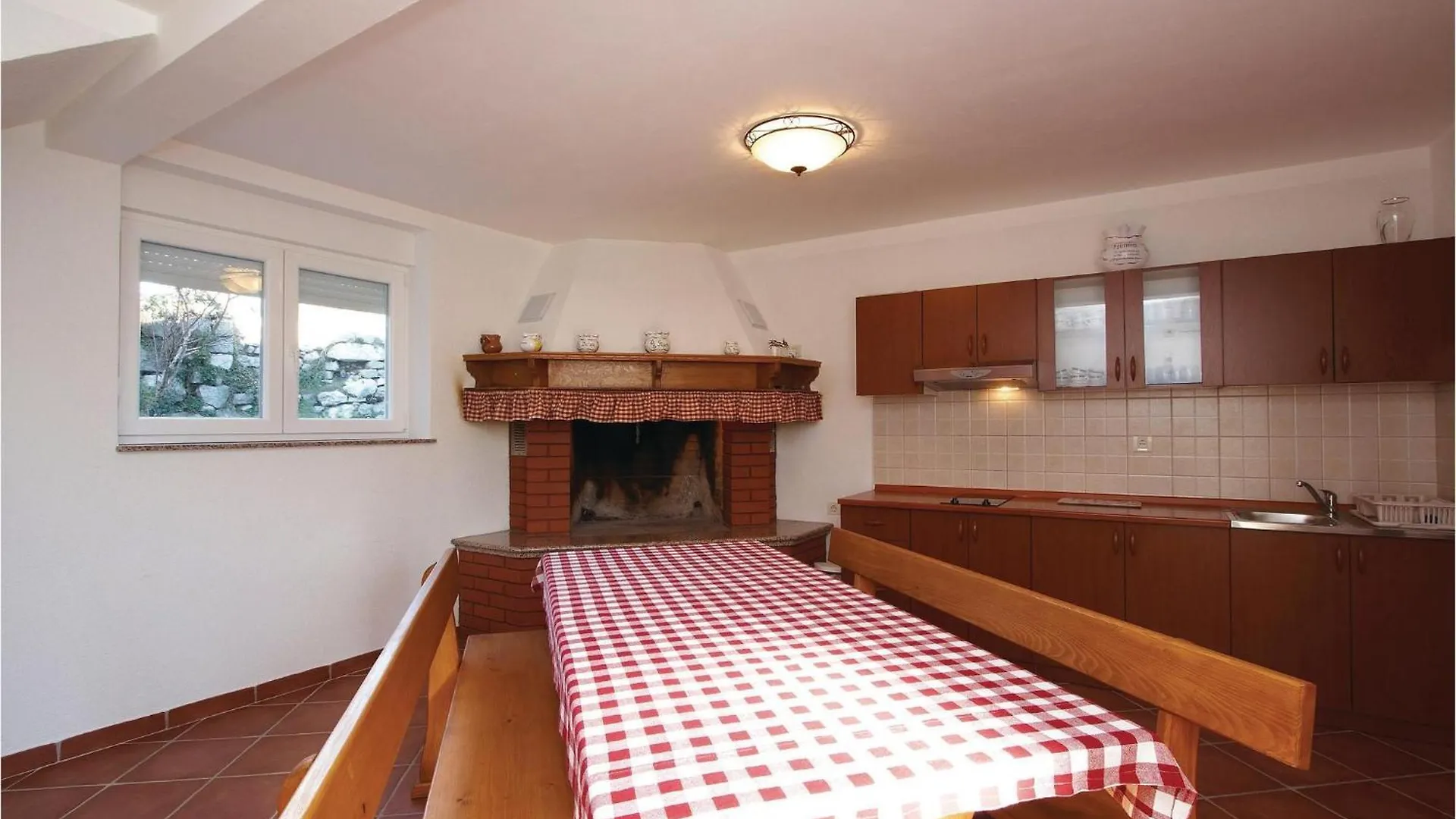 2 Bedroom Awesome Apartment In Plomin