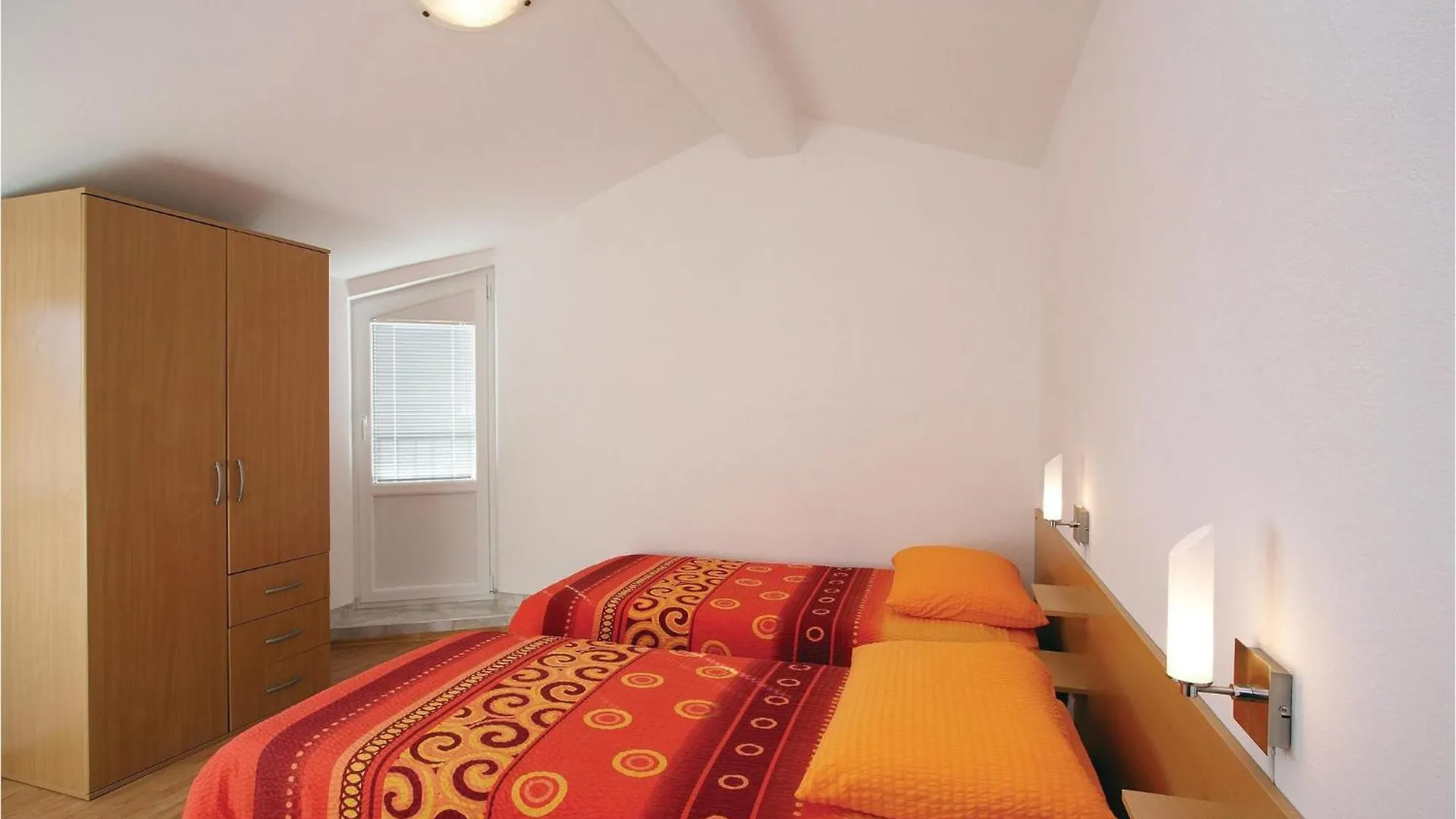 2 Bedroom Awesome Apartment In Plomin