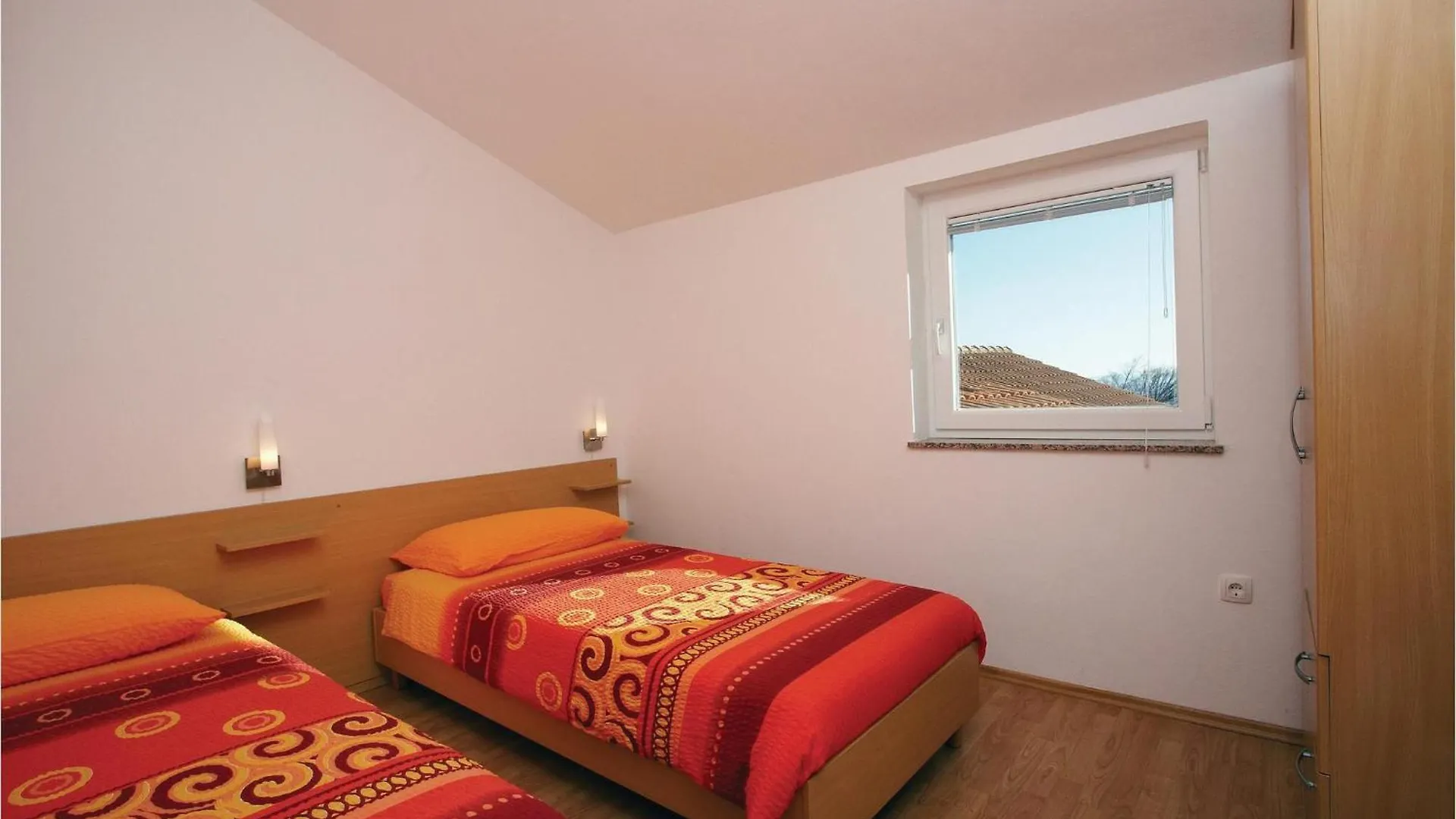 2 Bedroom Awesome Apartment In Plomin